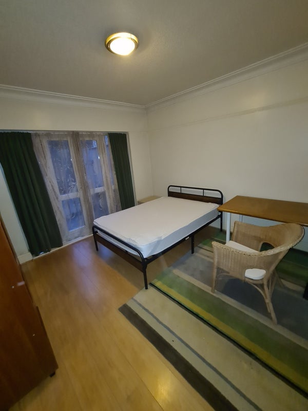 Room Stoney Road in Coventry