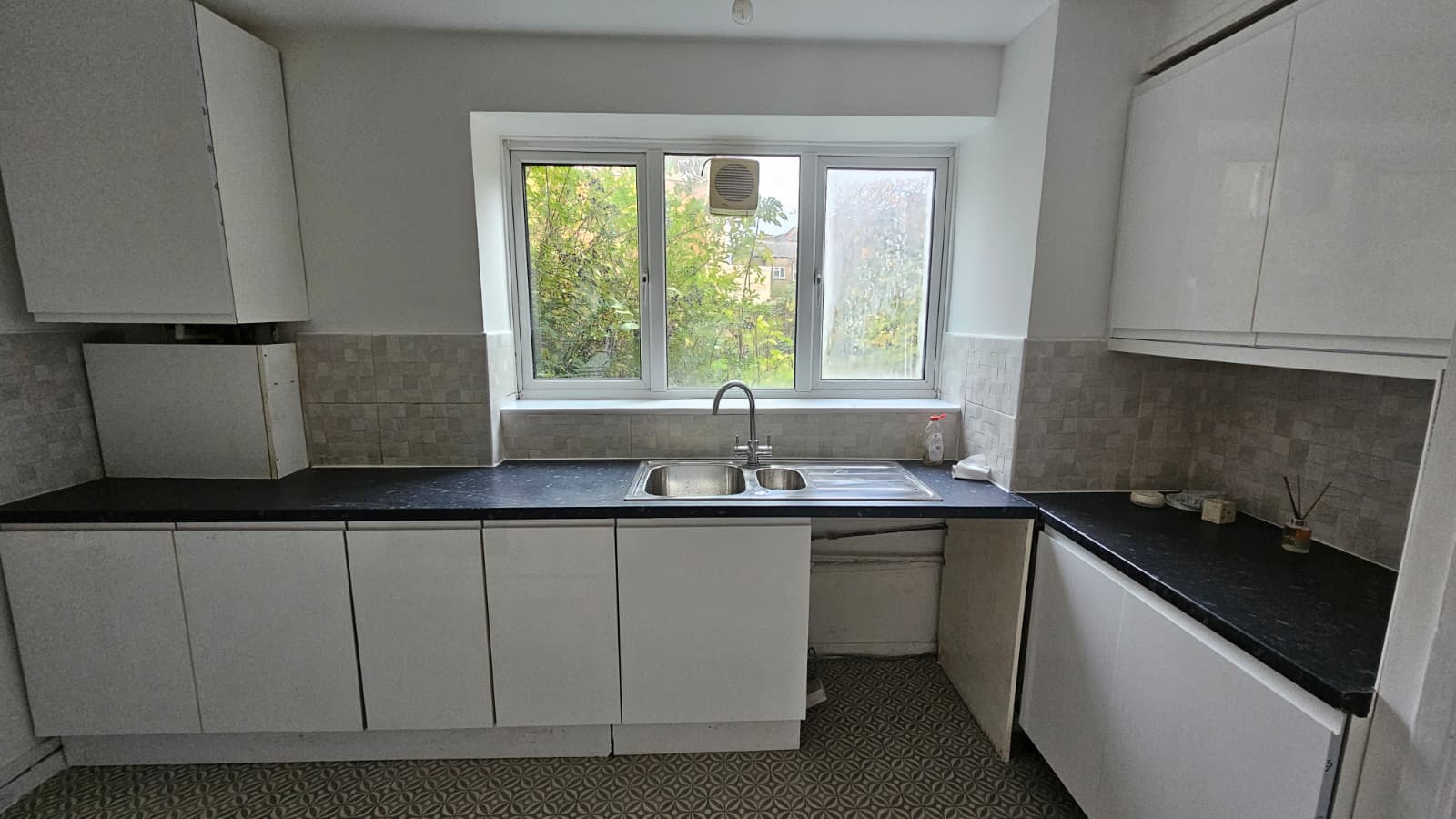 Flat Sandford Close in Greater London