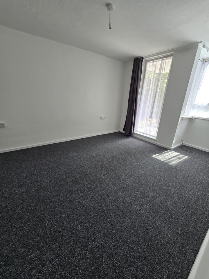 Flat Abbott Road in Greater London