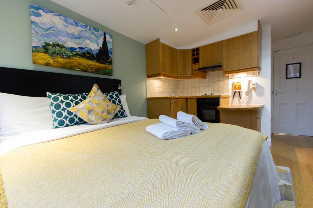 Flat Cartwright Gardens in Greater London