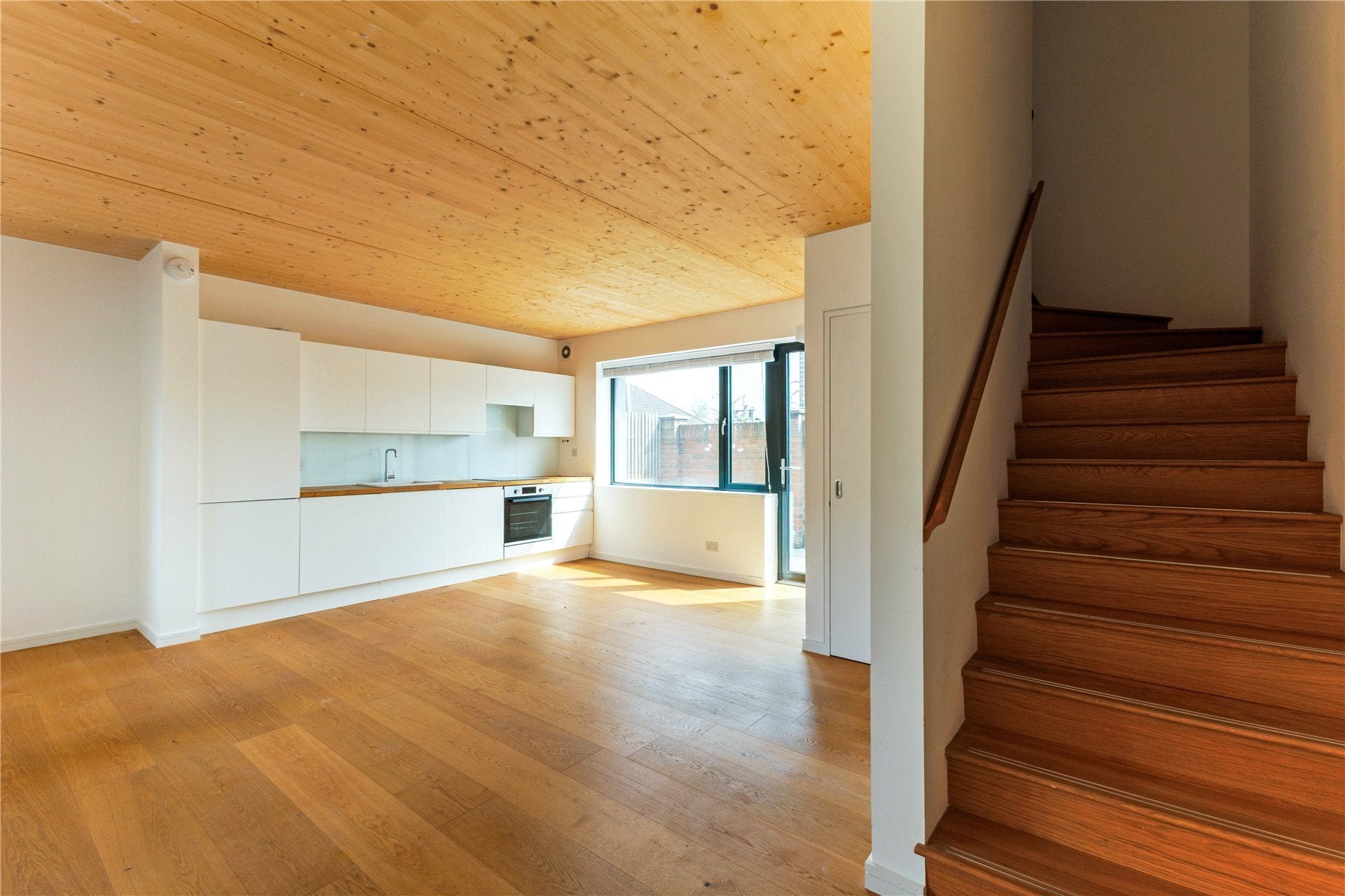 Flat Chobham Road in Greater London