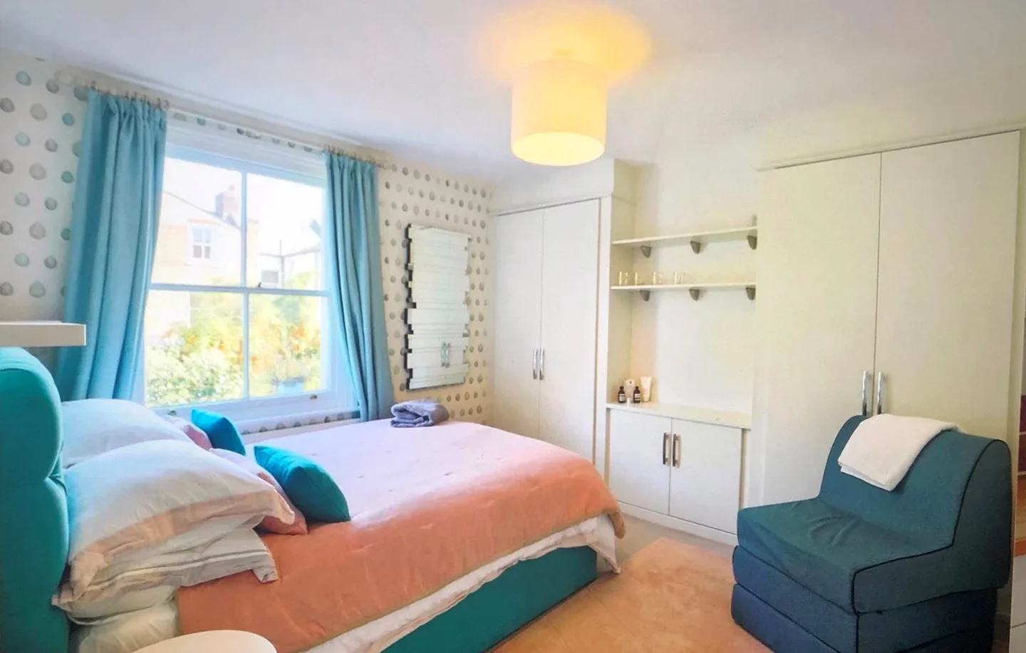 Flat Lavender Gardens in Greater London