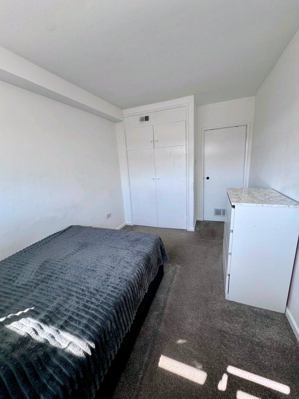 Room Bromley Road in Greater London