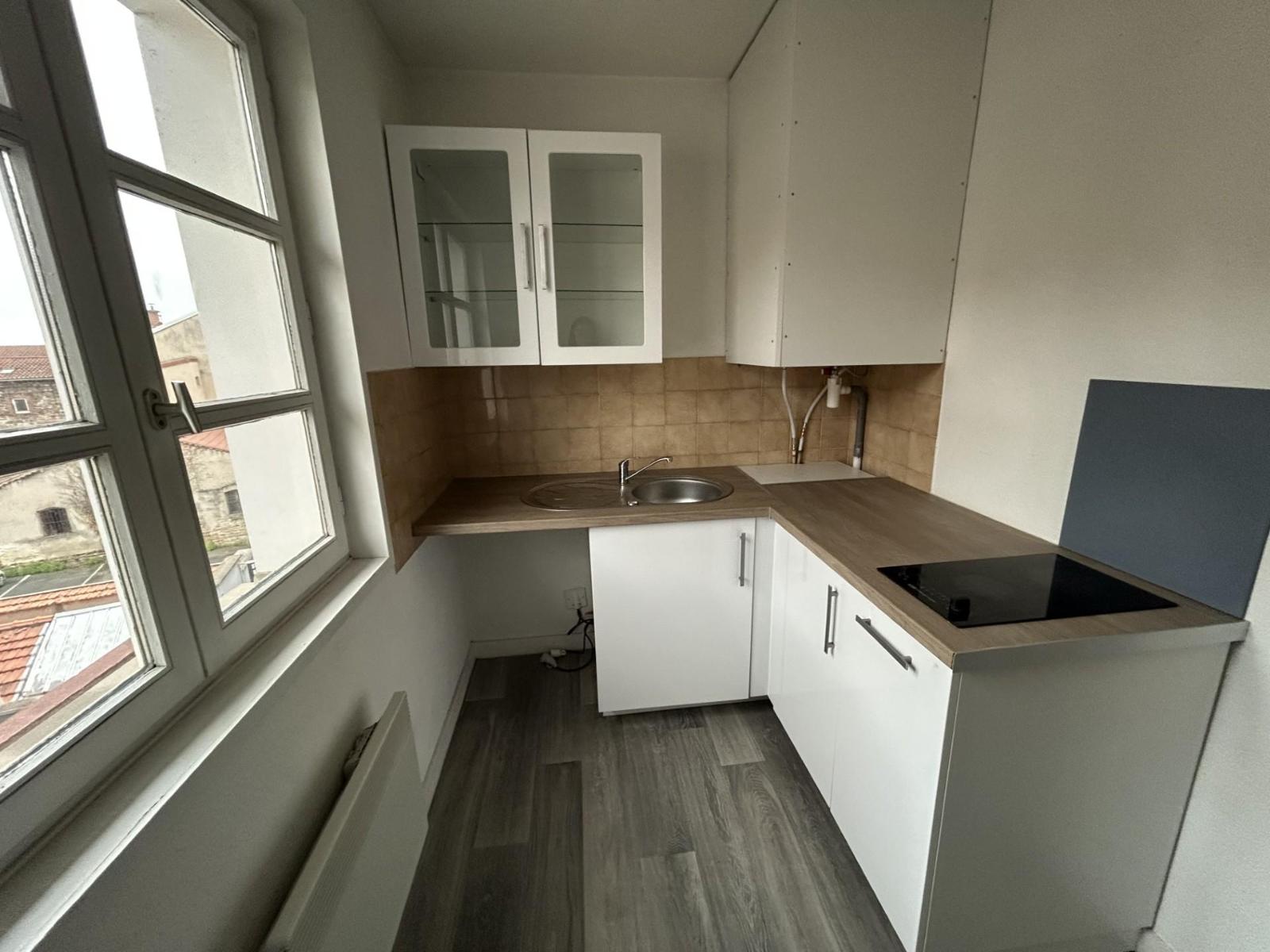 Flat Rue du Collège in Saint-Romain-le-Puy