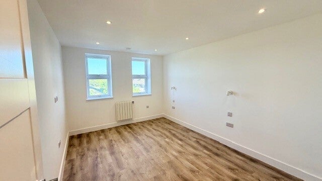 Flat Gale Street in Greater London