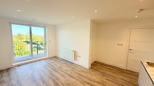 Flat Gale Street in Greater London