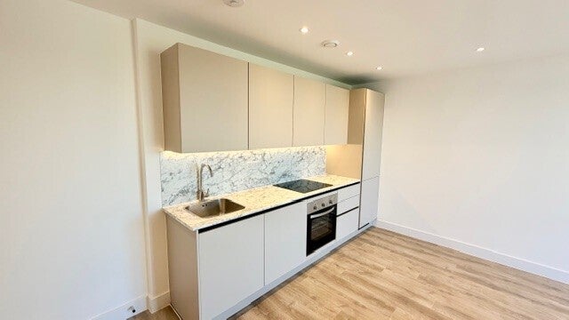 Flat Gale Street in Greater London
