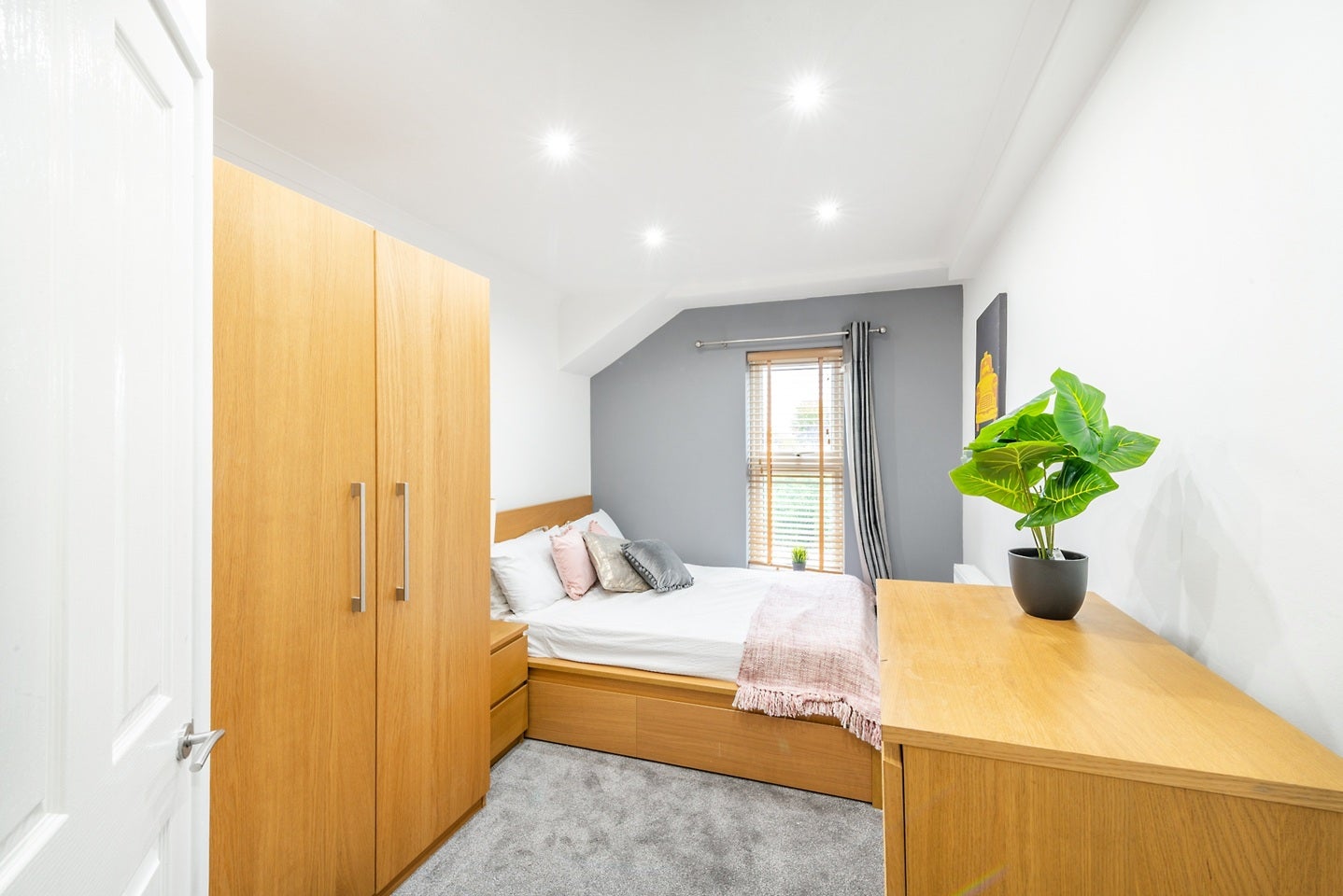 Room Staines Road in Greater London