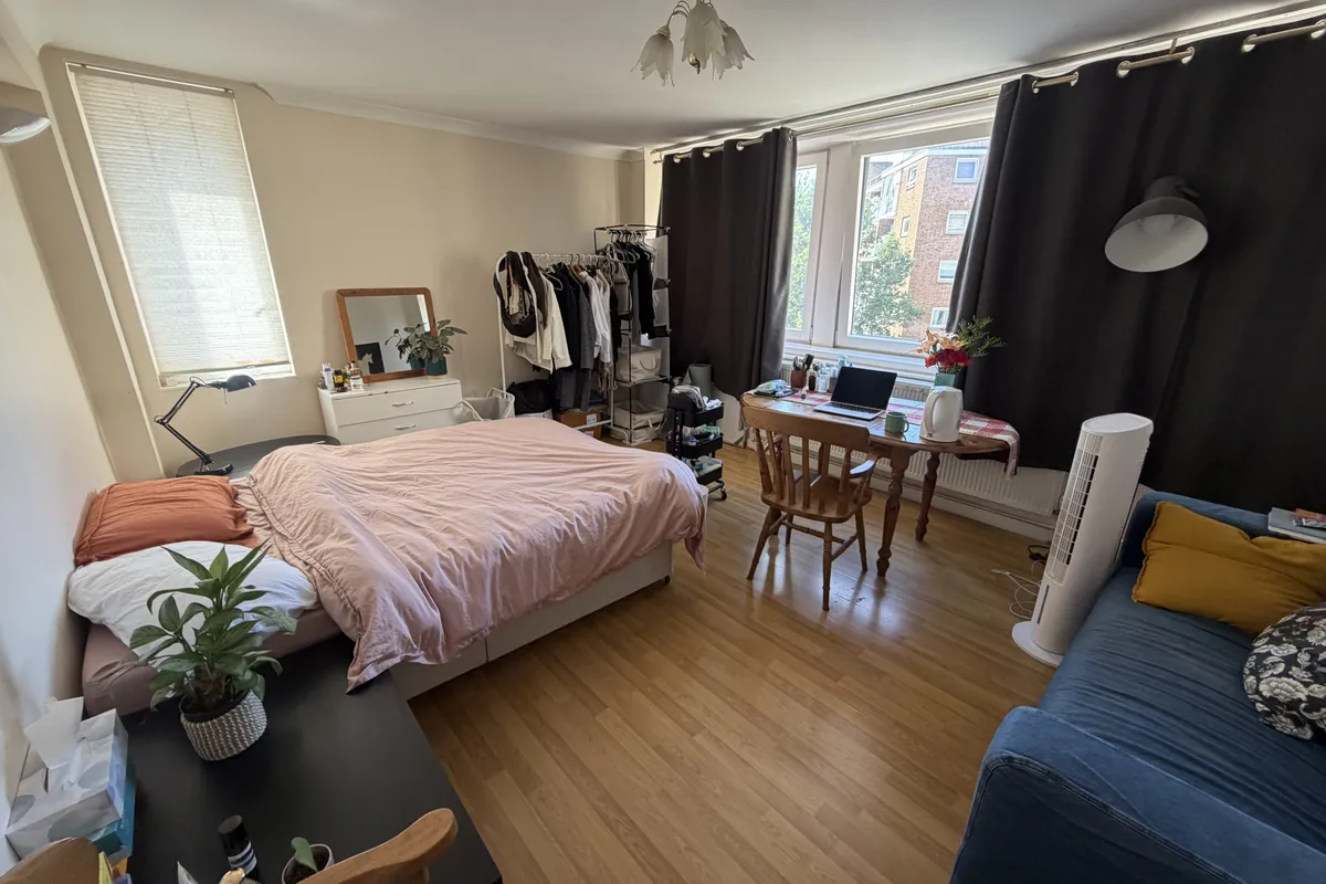 Flat Hall Place in City of Westminster