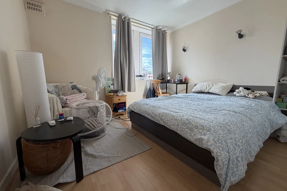 Flat Hall Place in City of Westminster