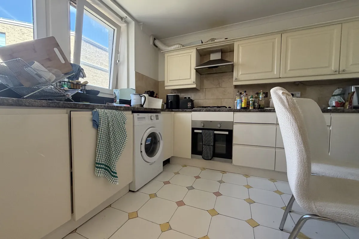 Flat Hall Place in City of Westminster