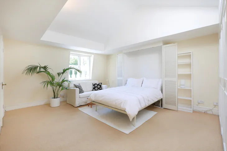 Flat Onslow Gardens in Greater London