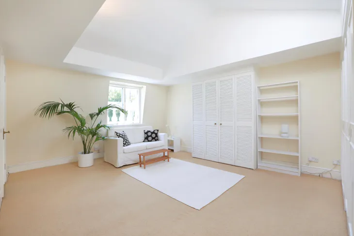Flat Onslow Gardens in Greater London