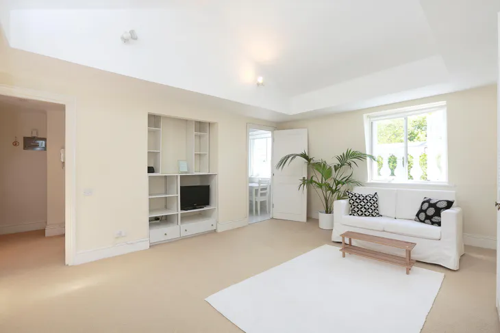 Flat Onslow Gardens in Greater London