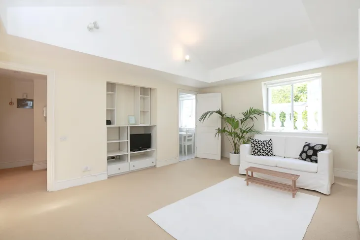 Flat Onslow Gardens in Greater London