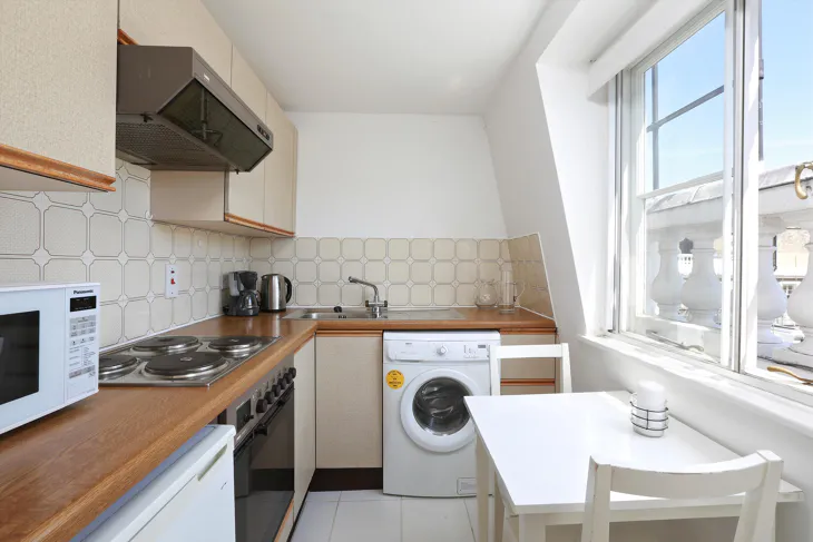 Flat Onslow Gardens in Greater London