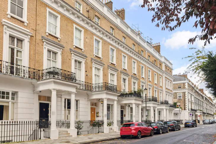 Flat Onslow Gardens in Greater London