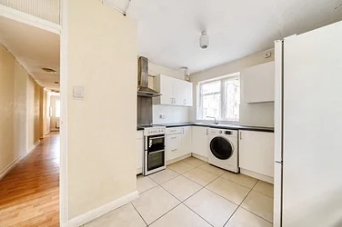 Flat Kingsnympton Park Estate in Greater London