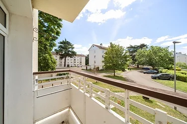 Flat Kingsnympton Park Estate in Greater London