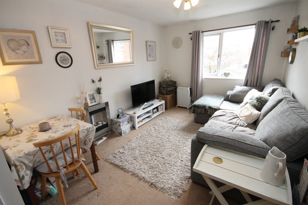 Flat Sudgrove Close in Worcester