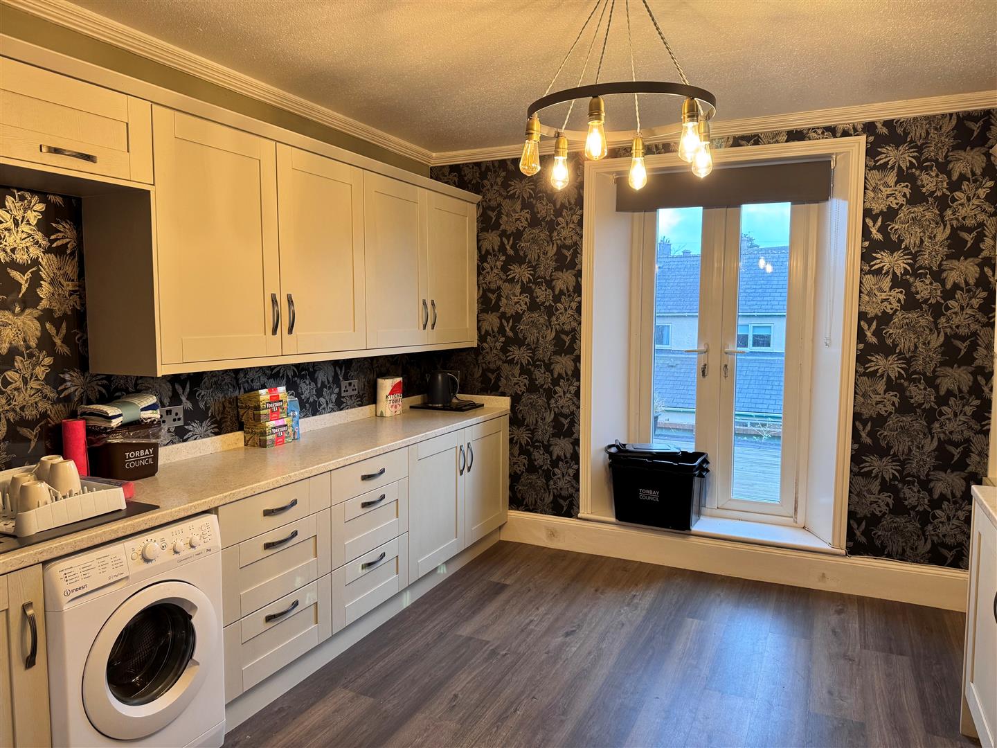 Room Hatfield Road in Torquay