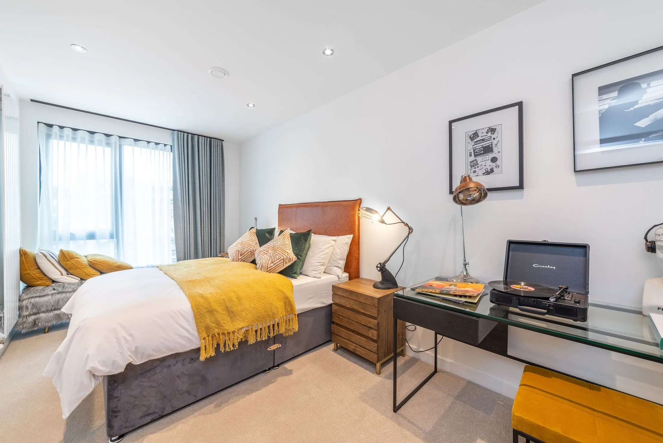 Flat Gloucester Avenue in Greater London