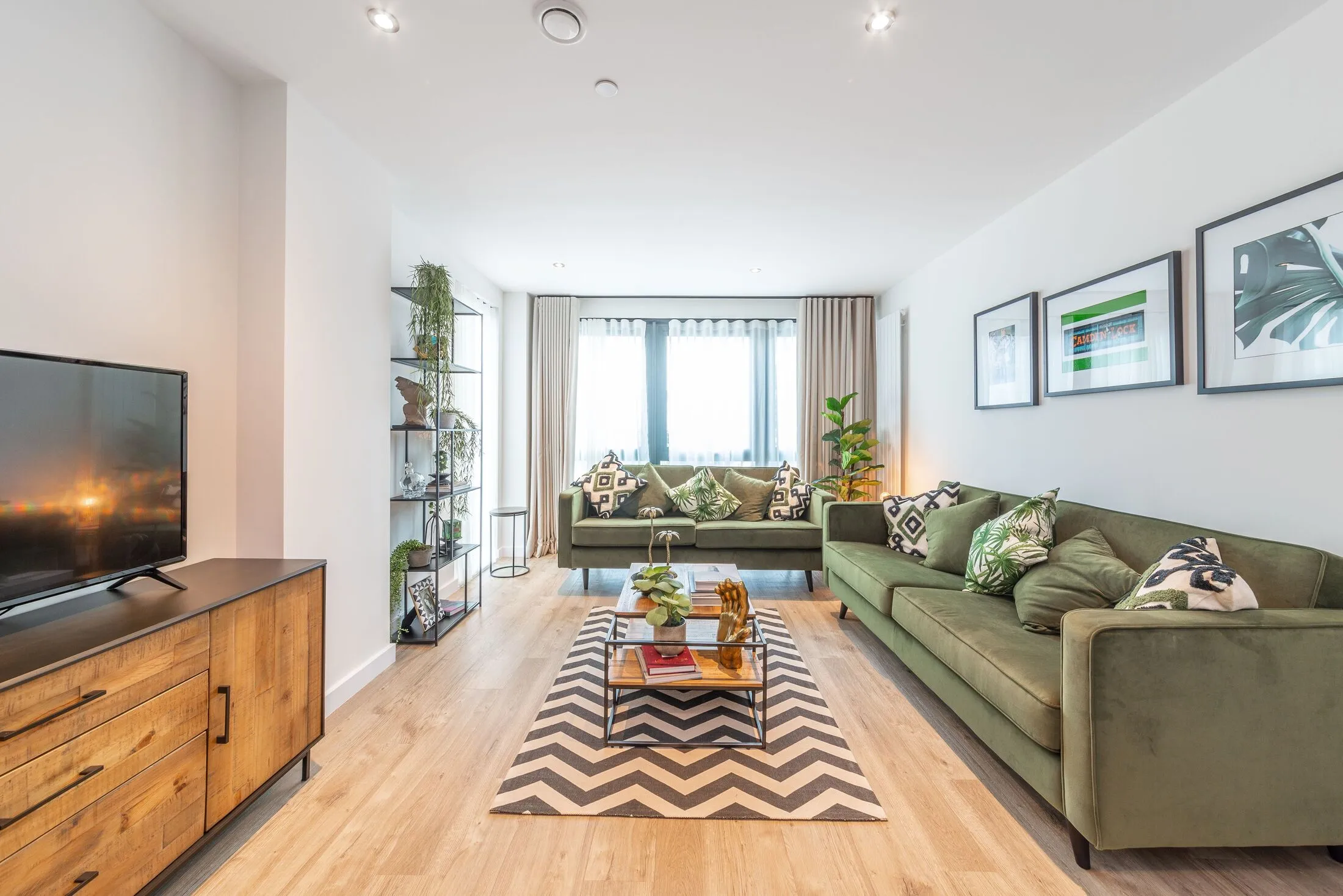 Flat Gloucester Avenue in Greater London
