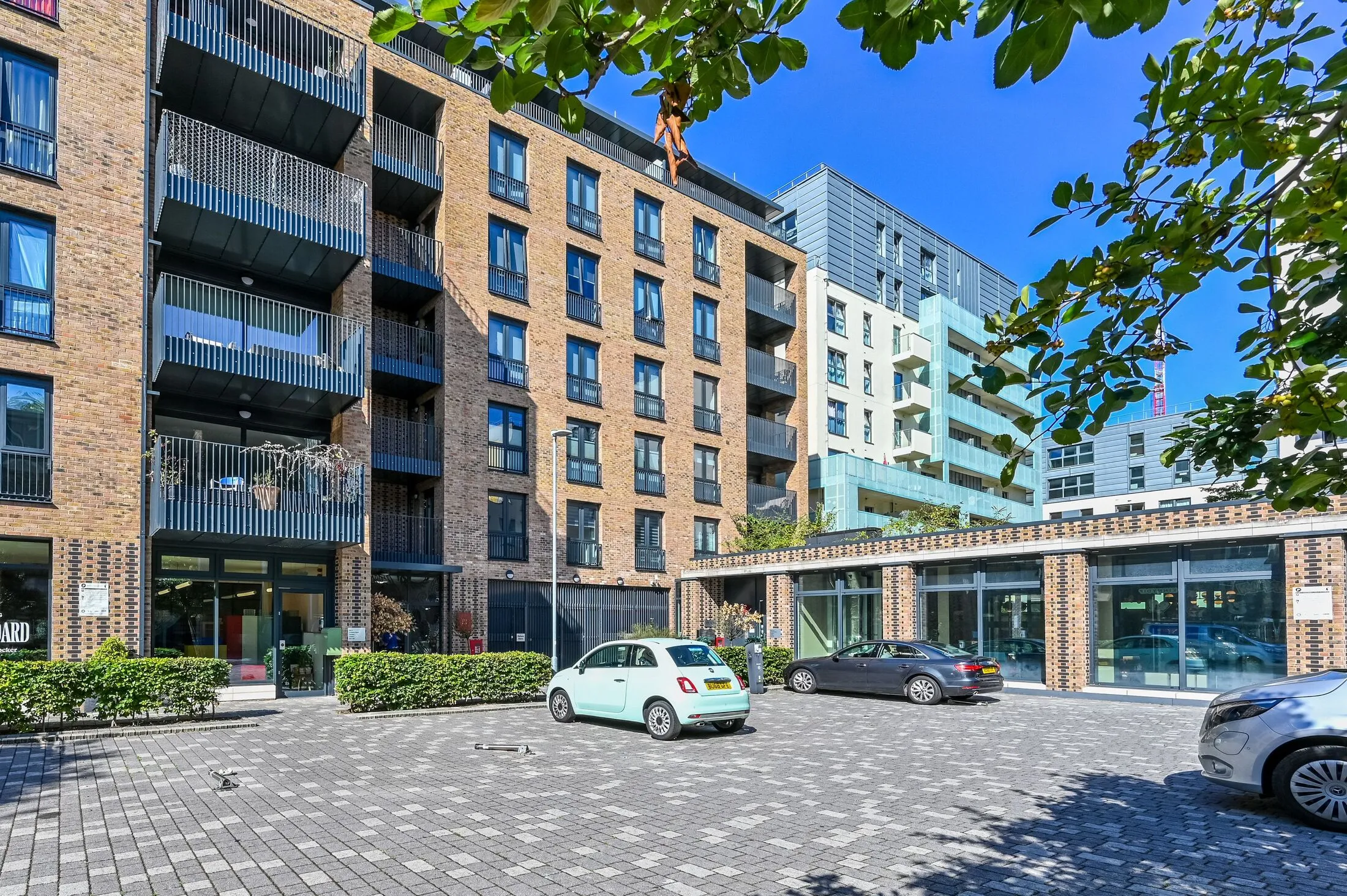 Flat Gloucester Avenue in Greater London