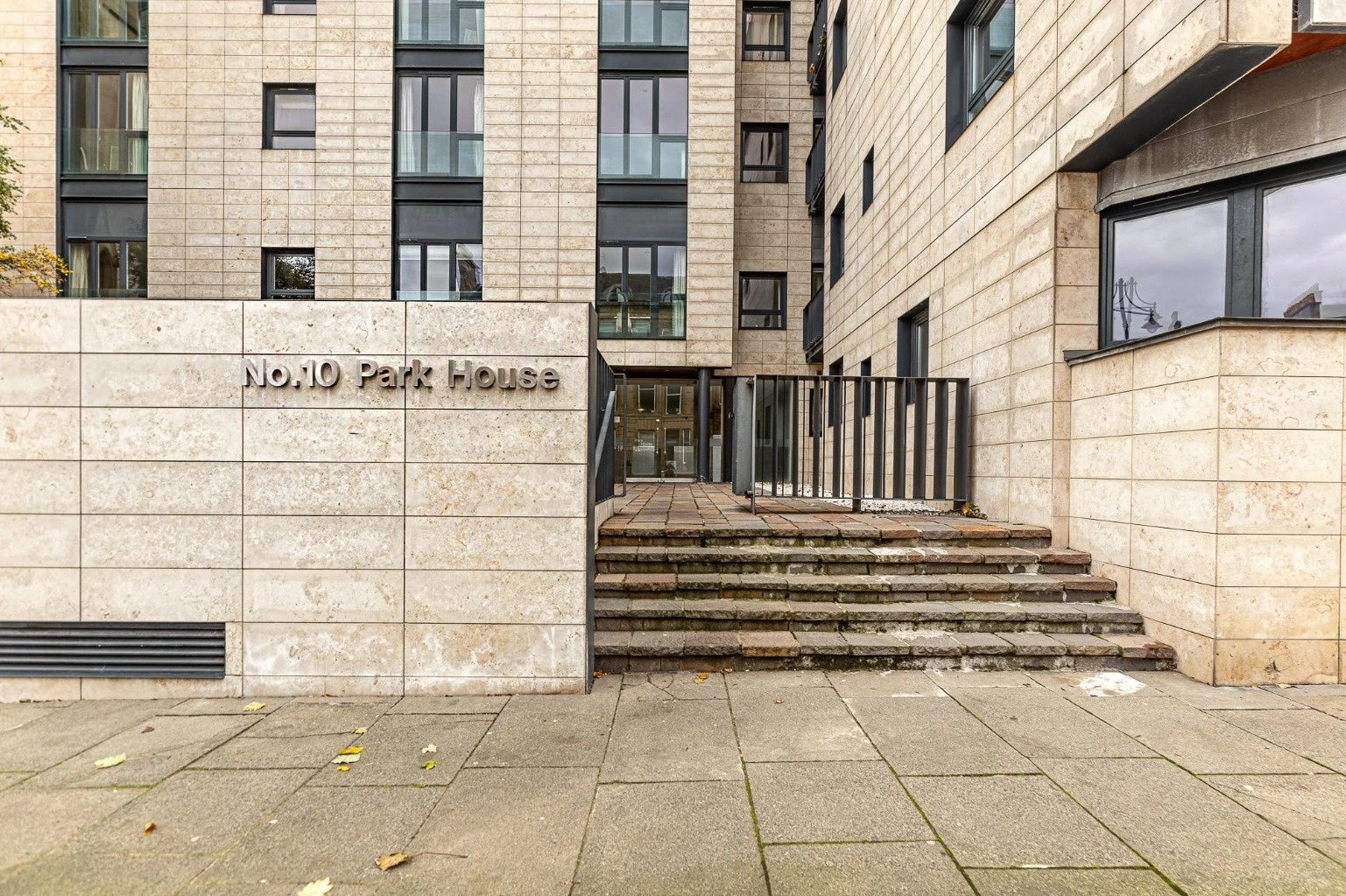 Flat Park Circus Place in Glasgow