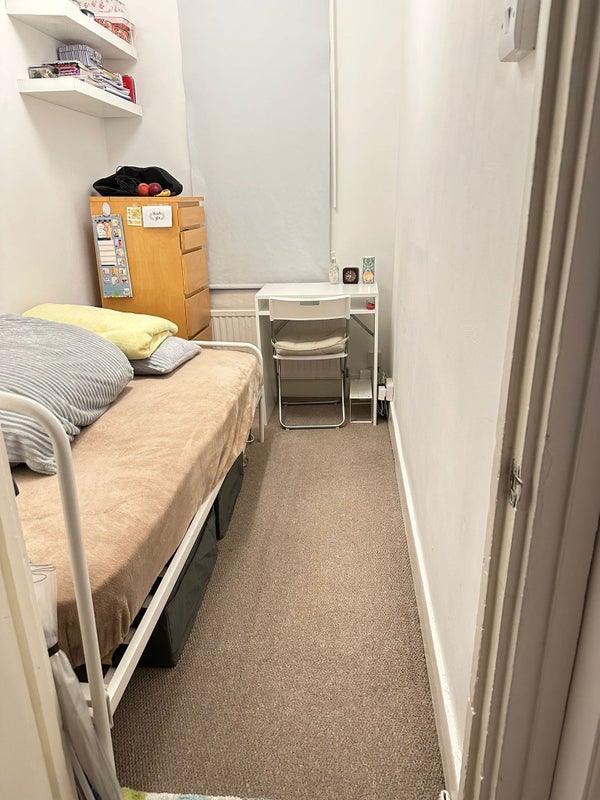 Room Aldis Street in Greater London