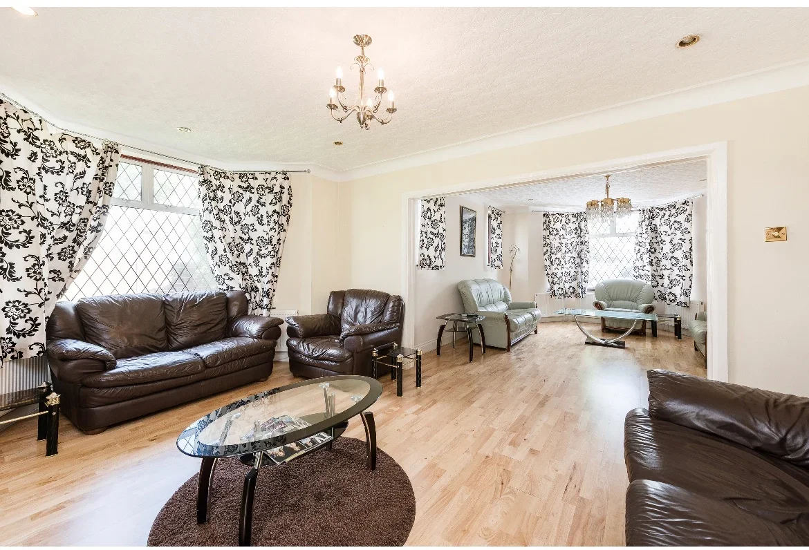 House Boyne Avenue in Greater London