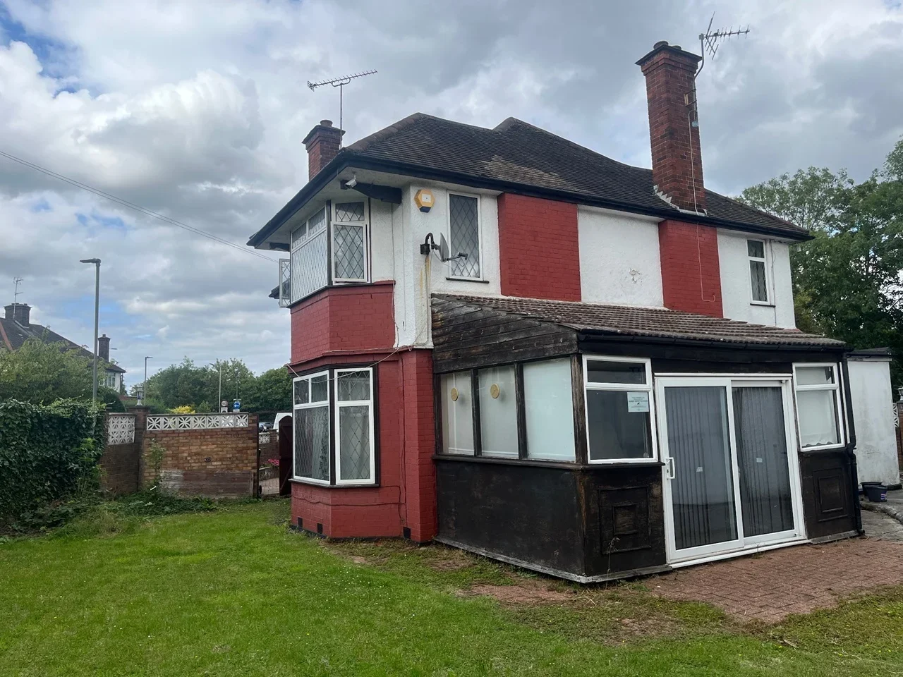 House Boyne Avenue in Greater London
