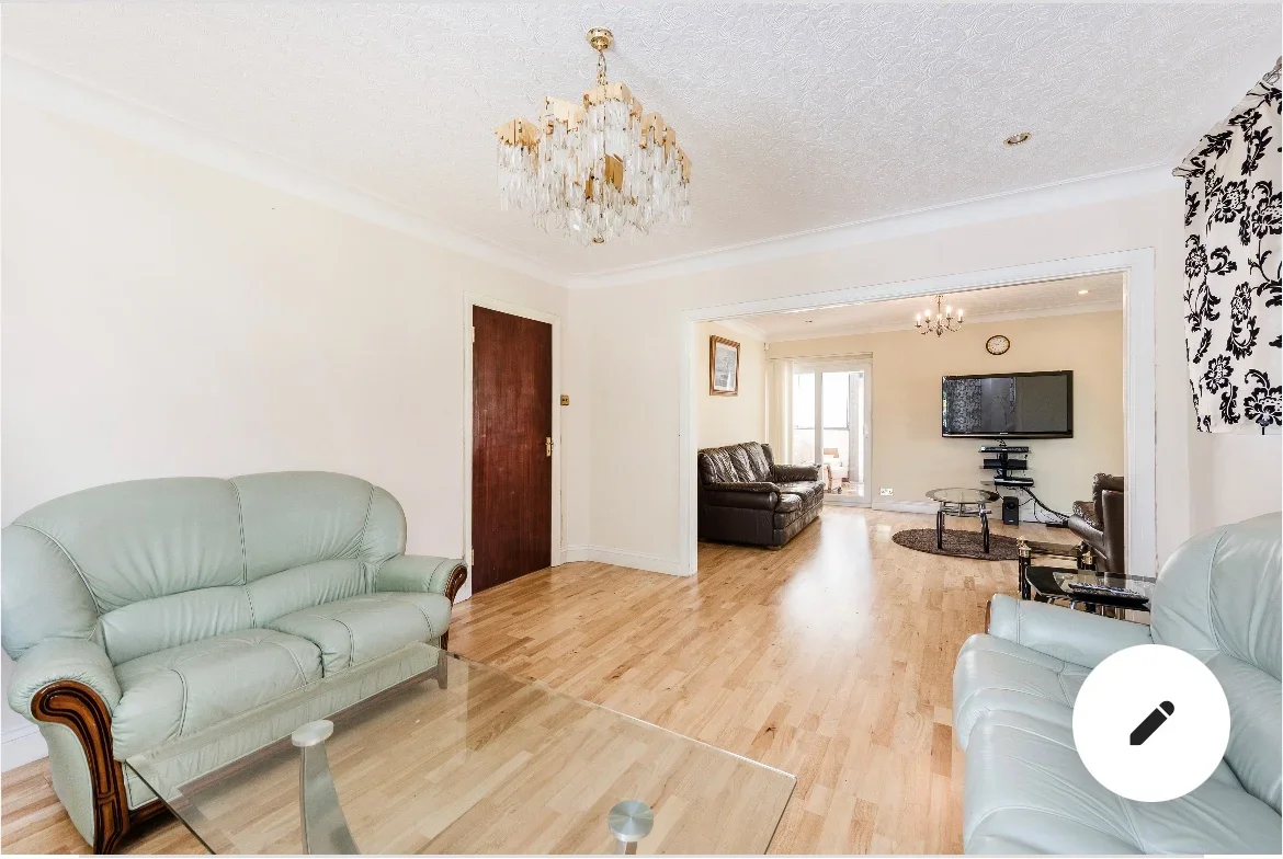 House Boyne Avenue in Greater London