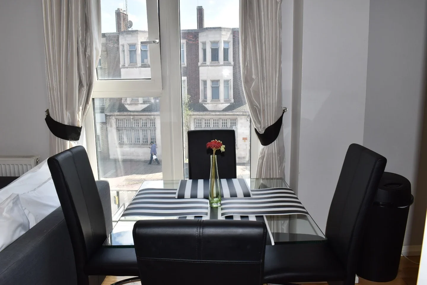 Flat Prince of Wales Drive in Greater London