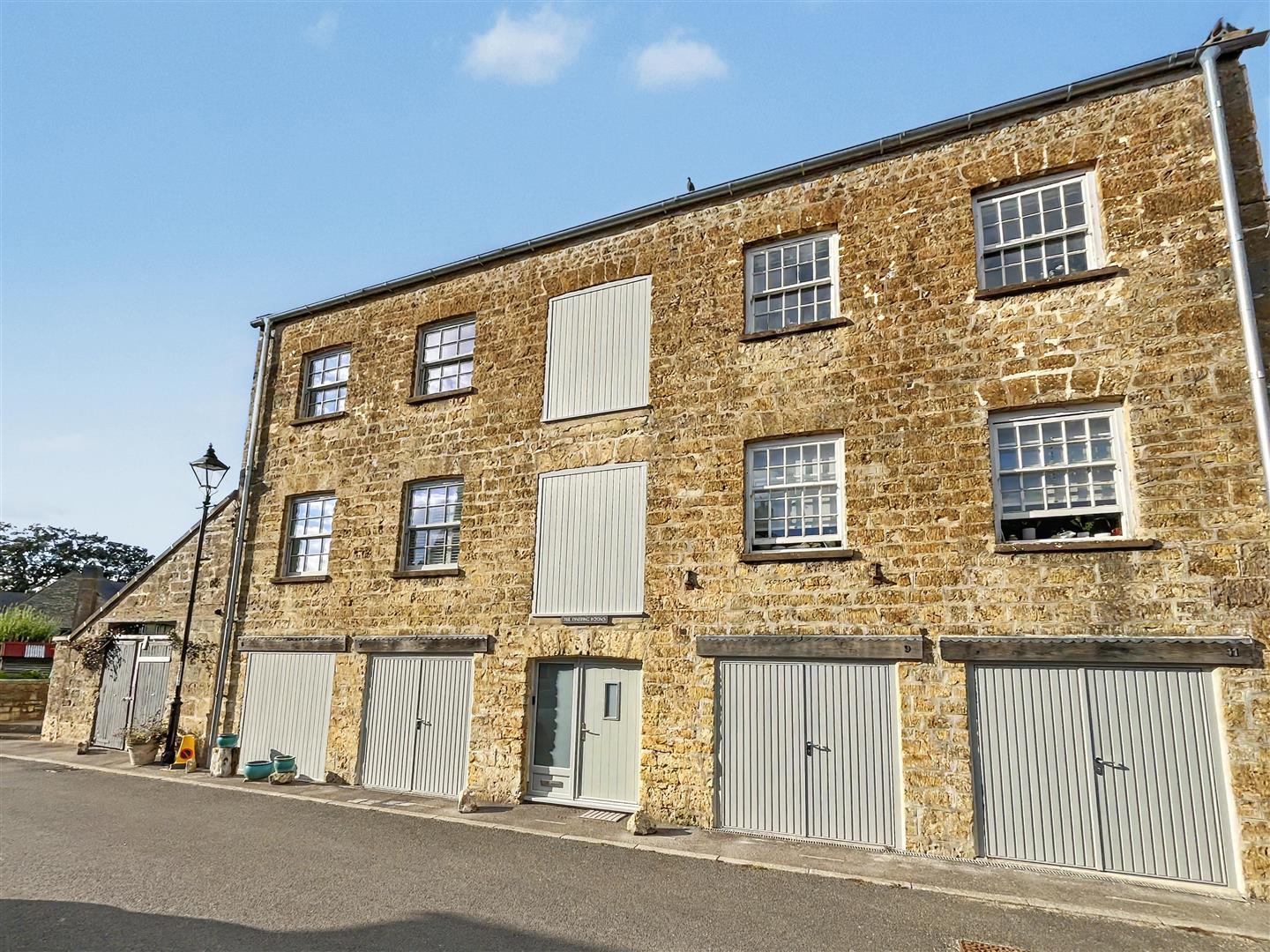 Flat Thread Mill Lane in Bridport