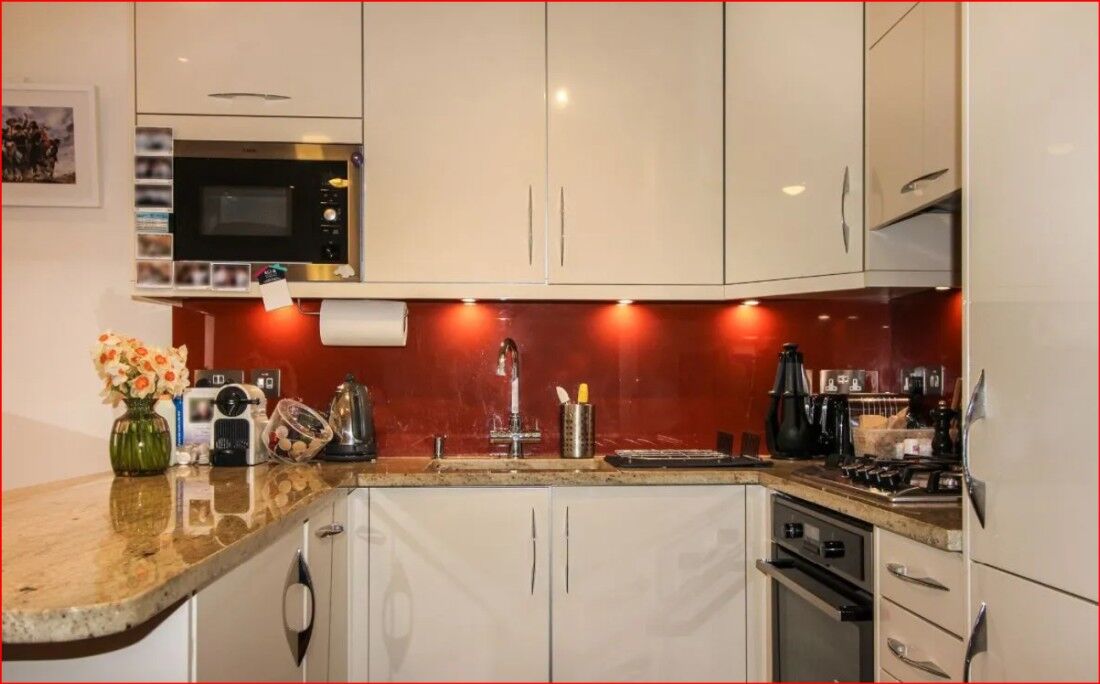 Flat Cranbourne Gardens in Greater London