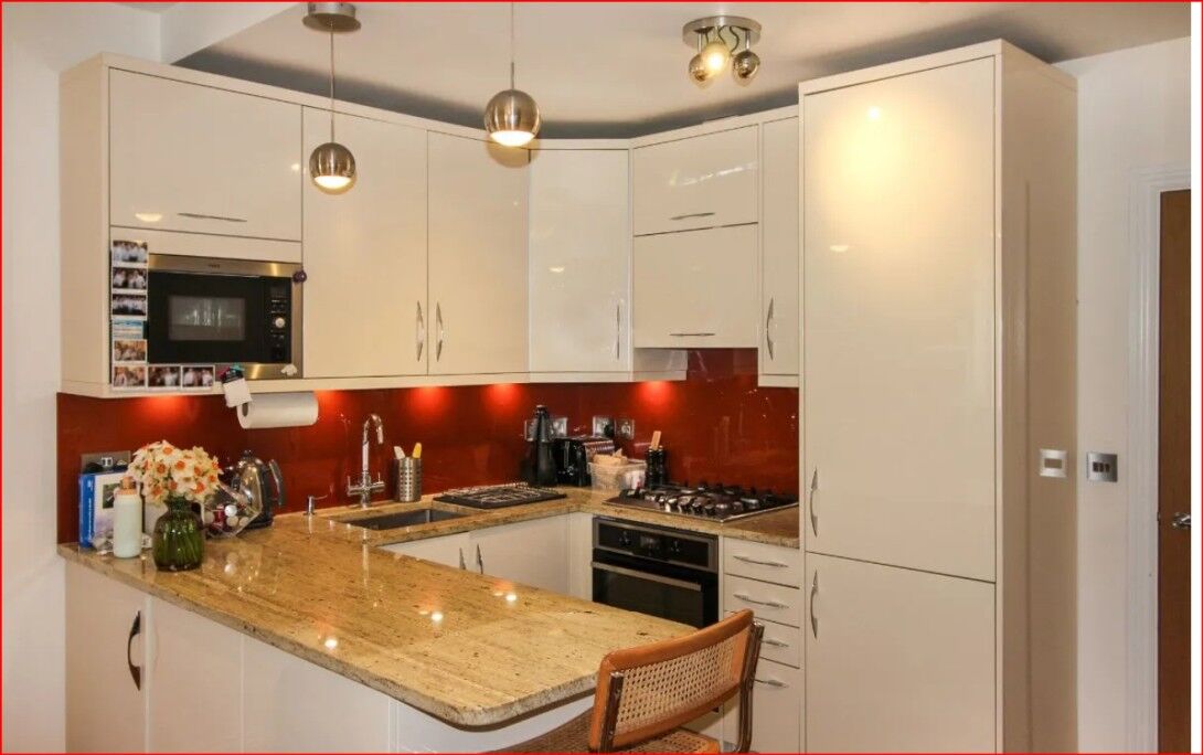Flat Cranbourne Gardens in Greater London