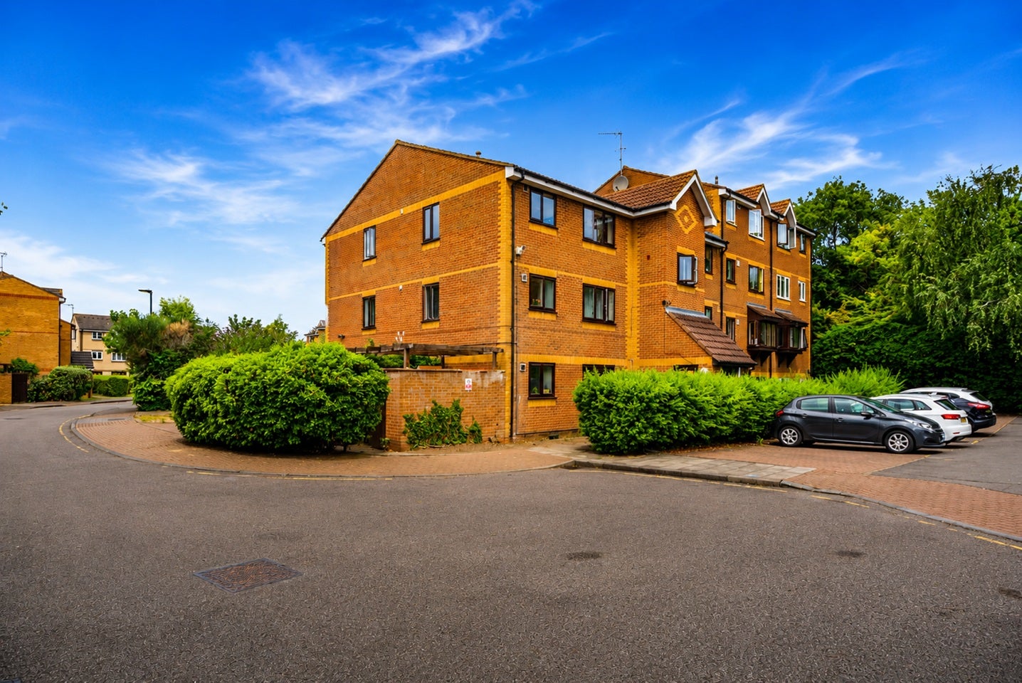Flat Jack Clow Road in Greater London