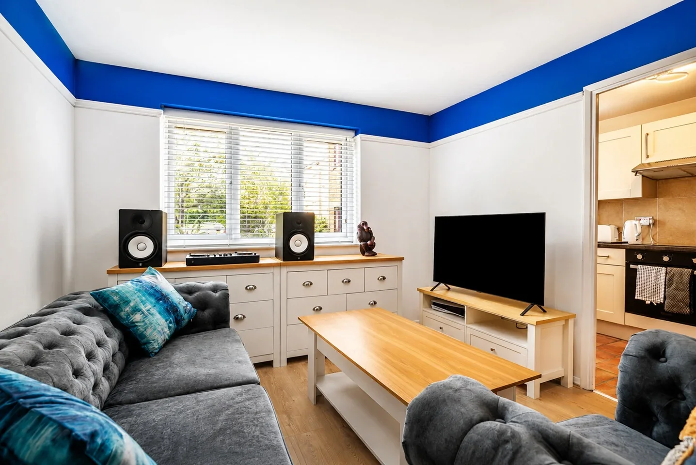 Flat Jack Clow Road in Greater London