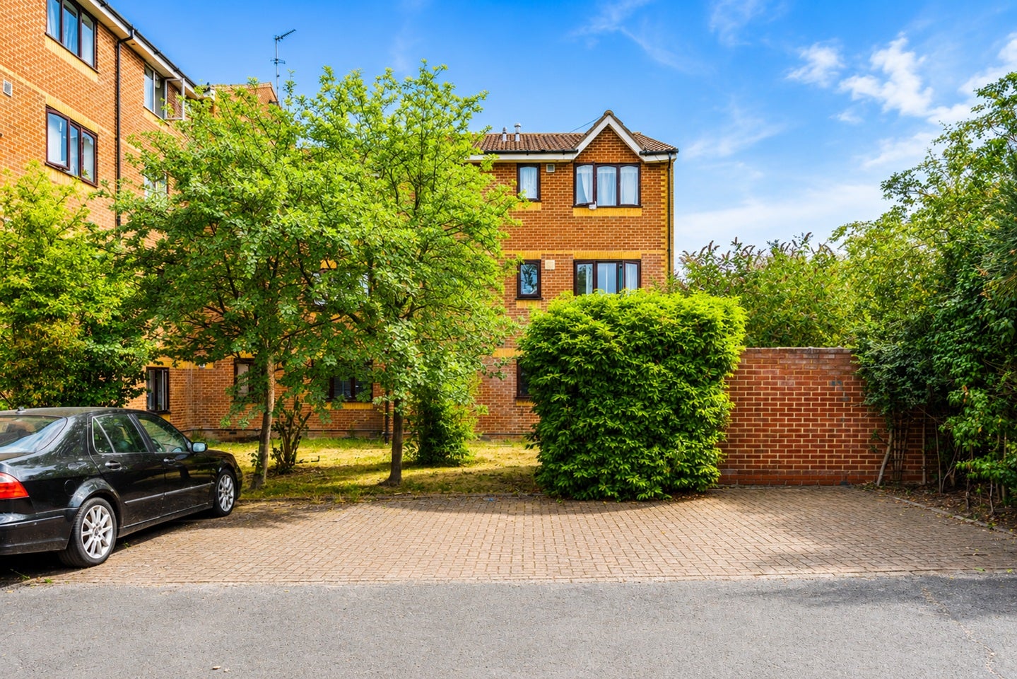Flat Jack Clow Road in Greater London