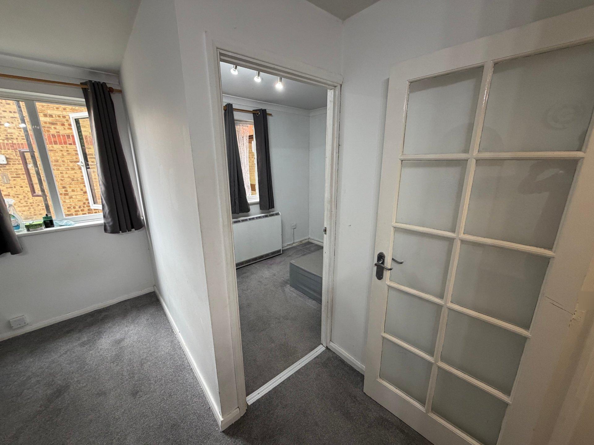 Flat Vignoles Road in Greater London