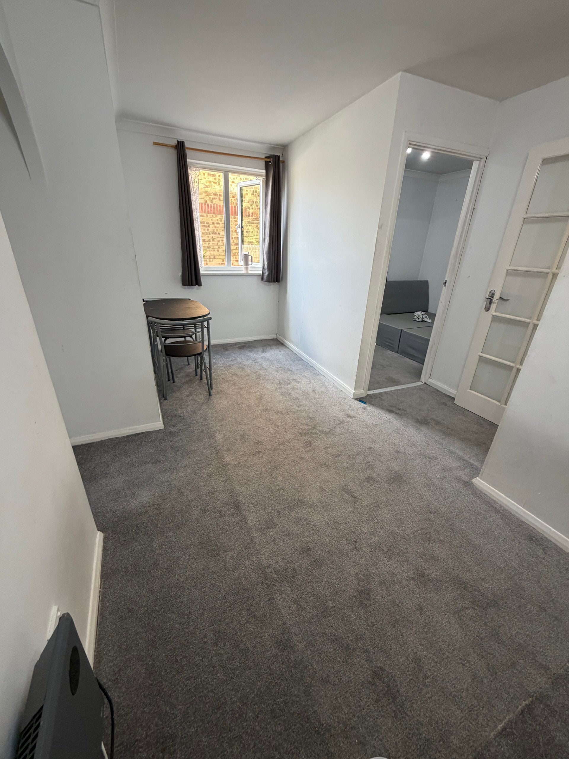 Flat Vignoles Road in Greater London