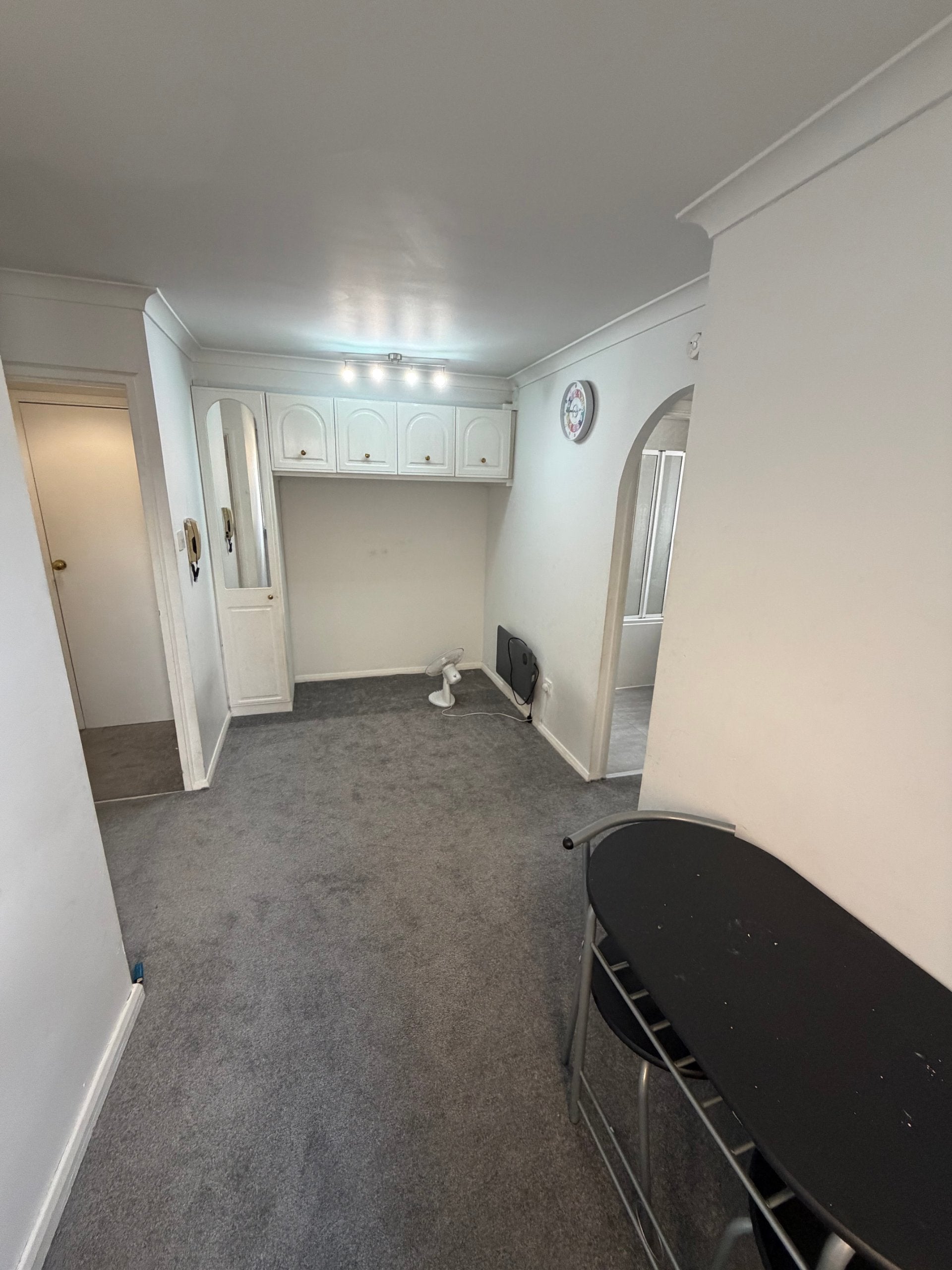Flat Vignoles Road in Greater London
