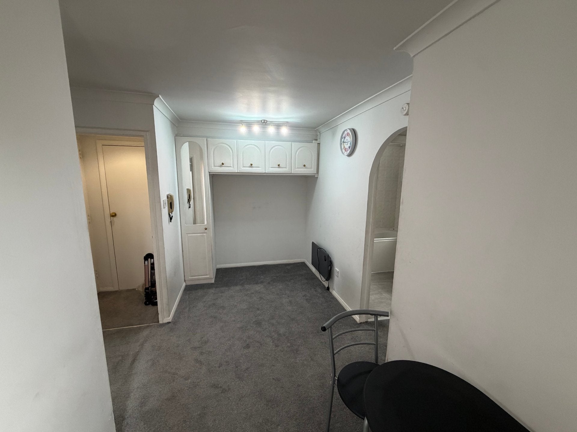Flat Vignoles Road in Greater London