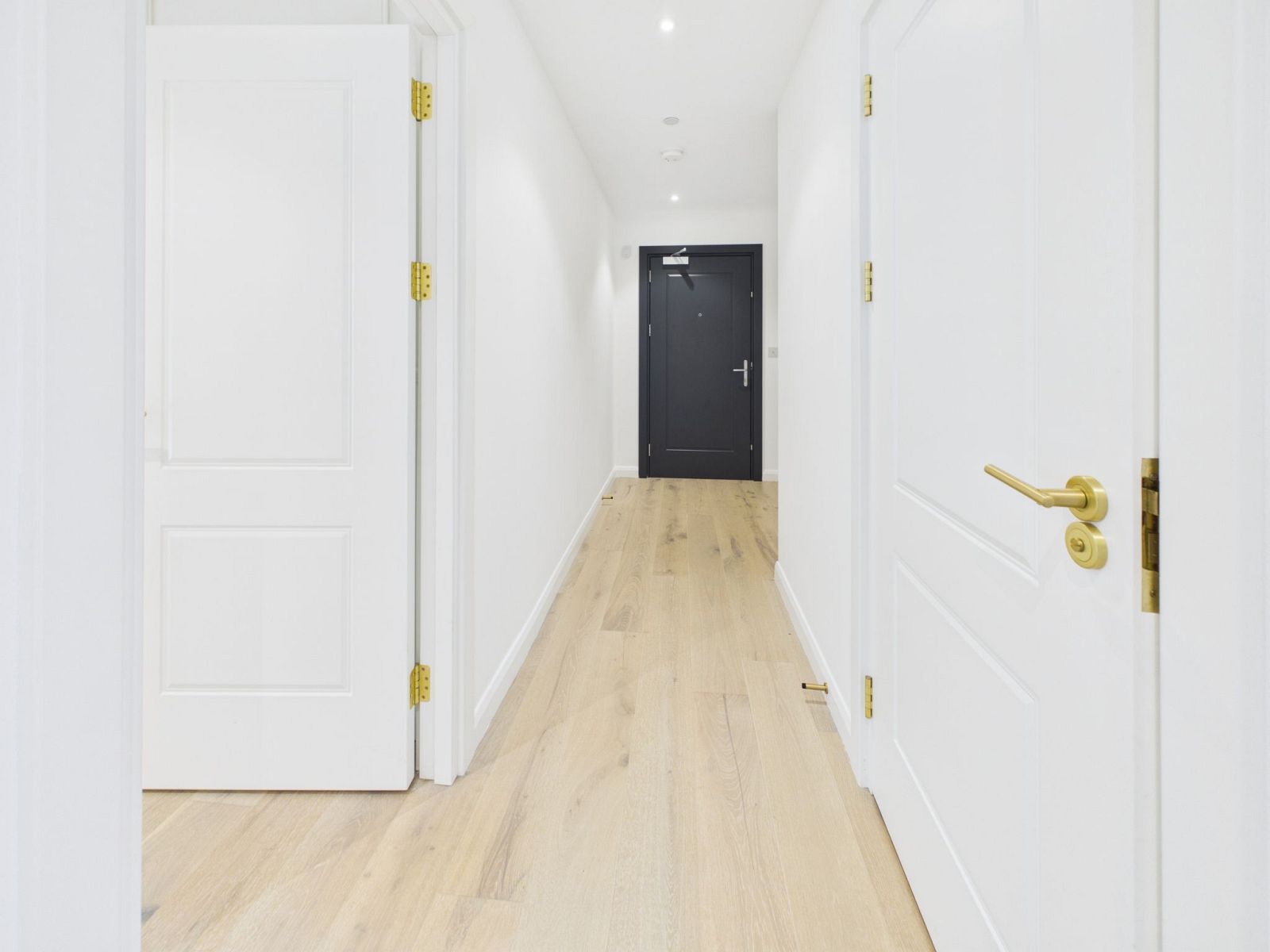 Flat Woodcote Grove in Epsom and Ewell