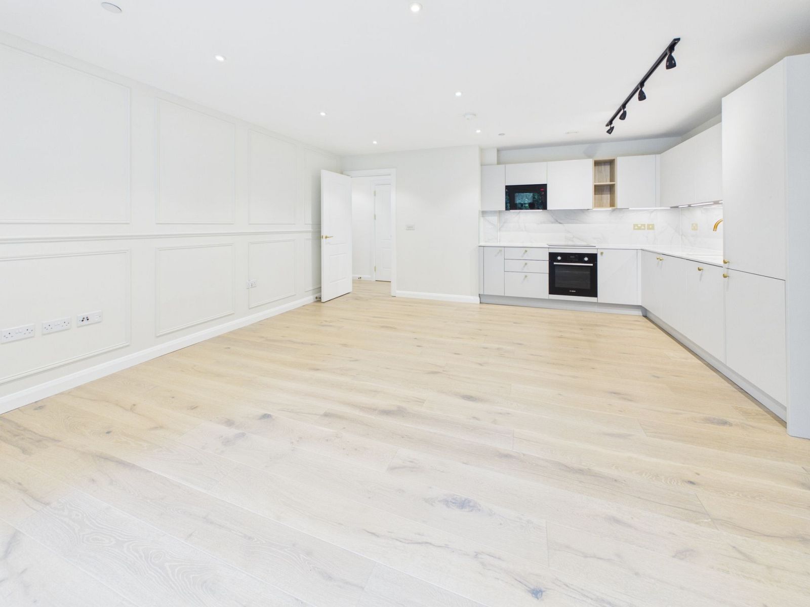 Flat Woodcote Grove in Epsom and Ewell