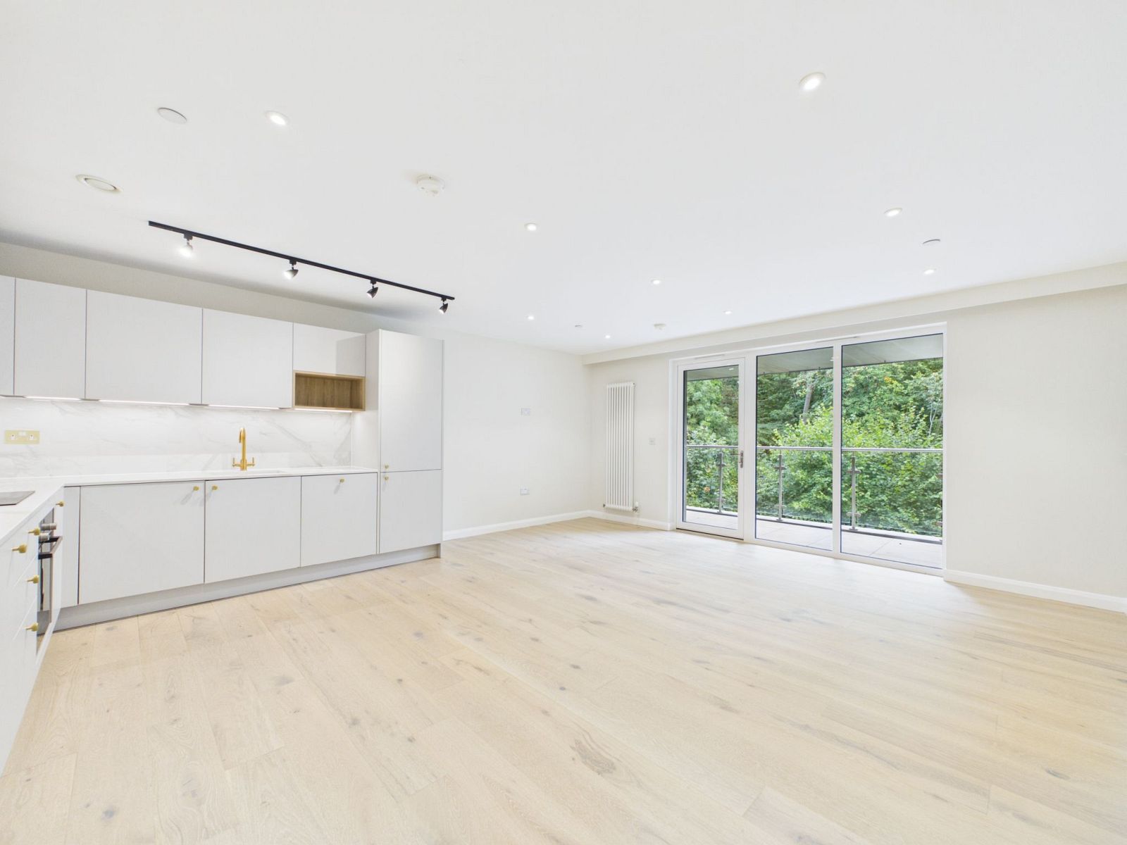 Flat Woodcote Grove in Epsom and Ewell