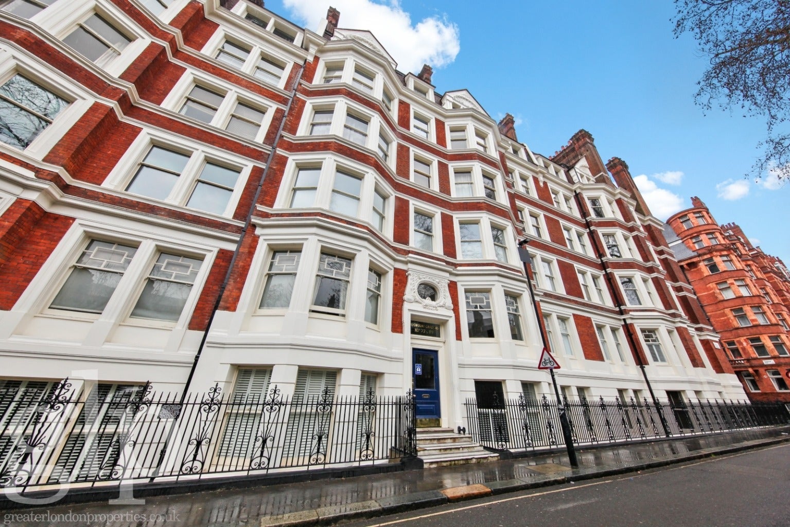 Flat Ridgmount Gardens in Greater London