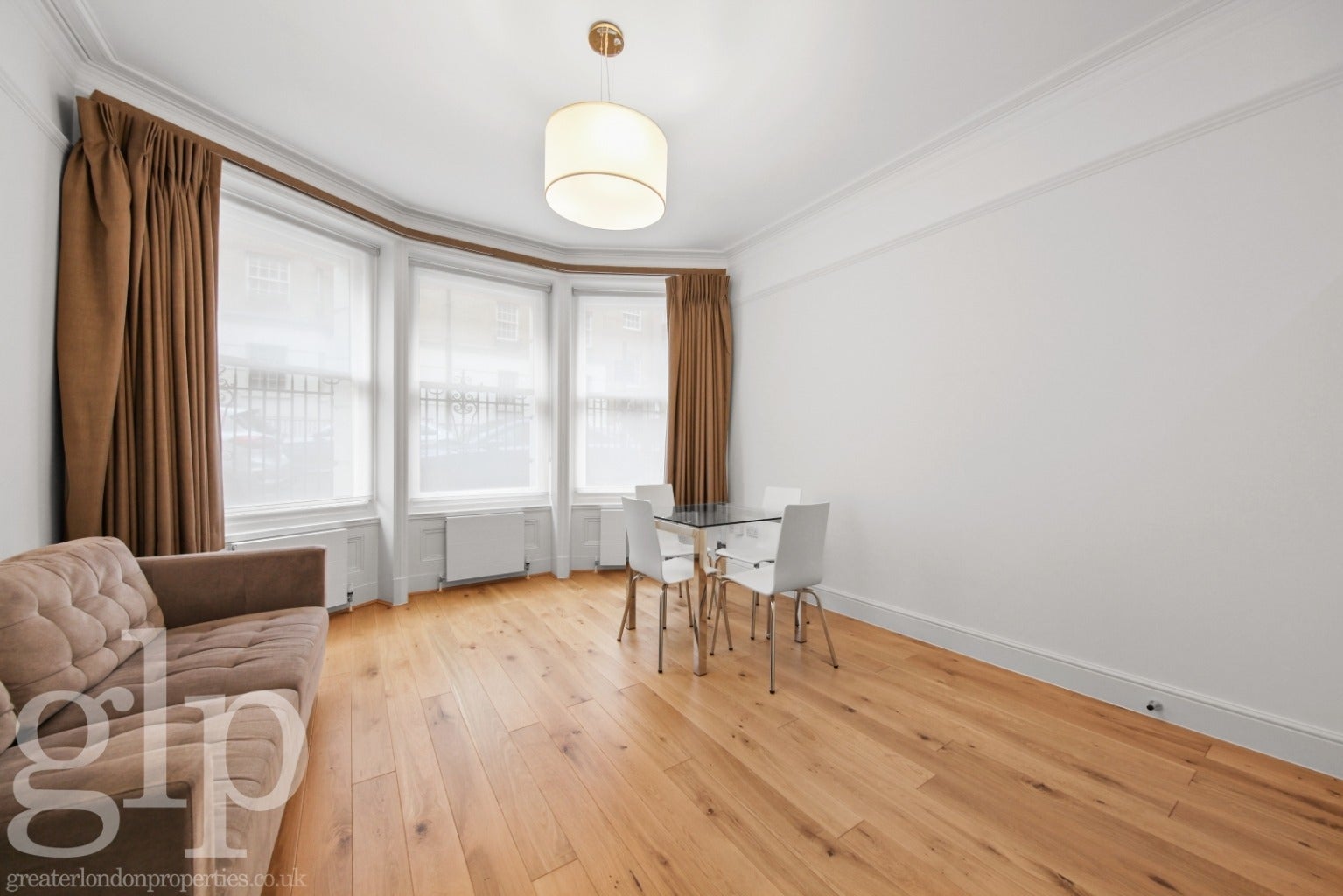Flat Ridgmount Gardens in Greater London