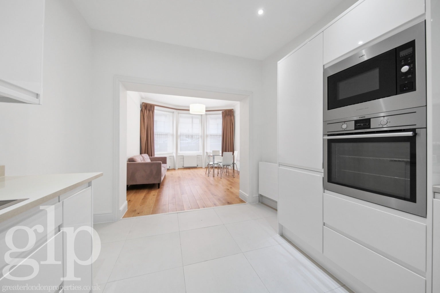 Flat Ridgmount Gardens in Greater London